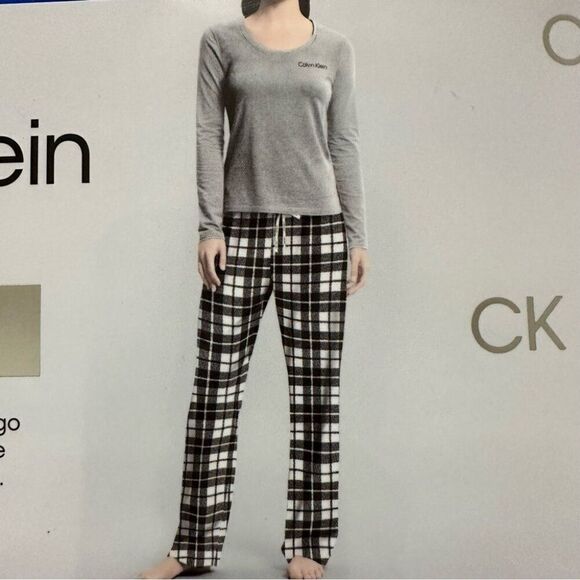 CALVIN KLEIN SOFT STRETCH GINGHAM LONG SLEEVE CREWNECK TOP AND PANT PJ SET LARGE - Picture 1 of 6
